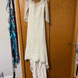 Elegant White Lace wedding dress with veil